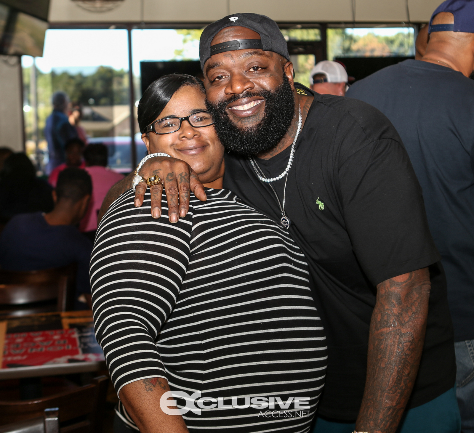 Rick Ross stops by his wingstop in Newnan