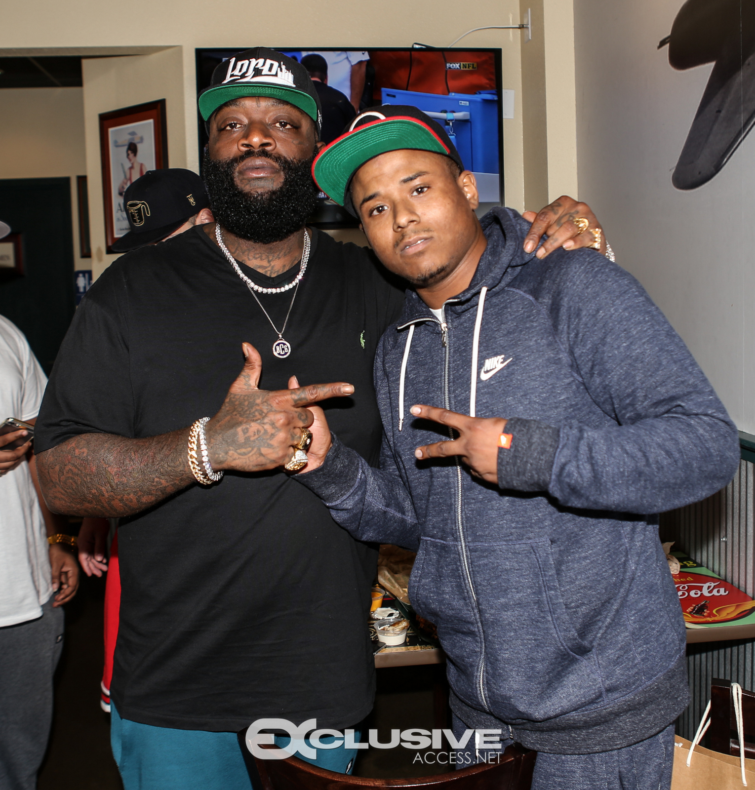 Rick Ross stops by his wingstop in Newnan