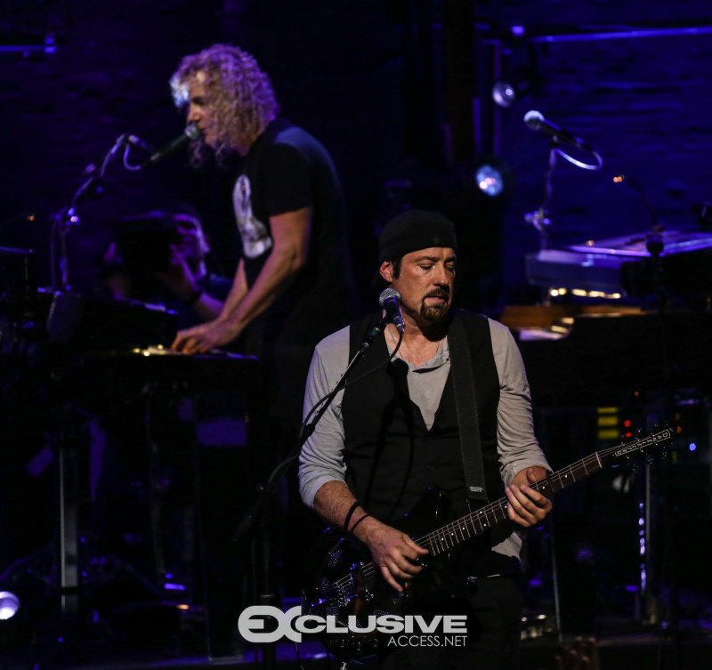 bonjovi-performs-this-house-is-not-for-sale-at-the-barrymore-theather-photos-by-thaddaeus-mcadams-61-of-112