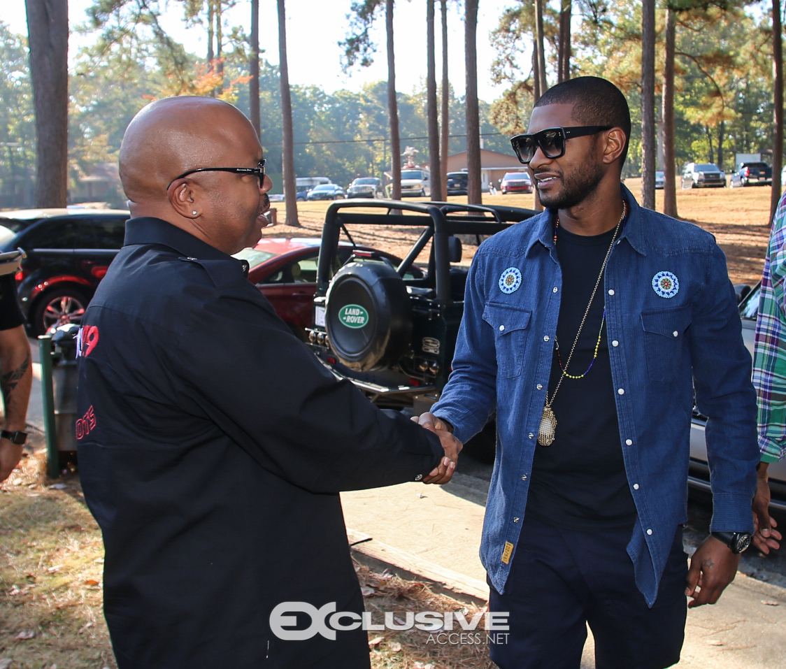 mayor-kasim-reed-and-usher-vote-in-fulton-county-photos-by-thaddaeus-mcadams-1-of-60