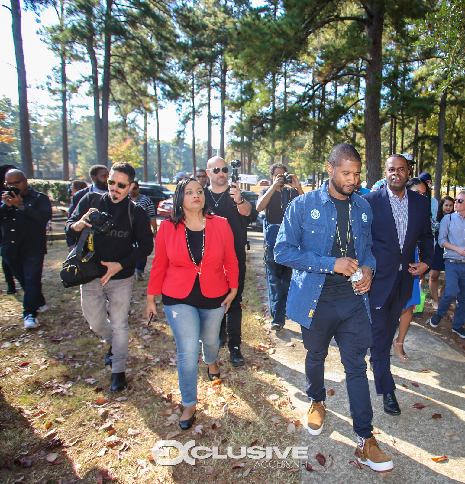 mayor-kasim-reed-and-usher-vote-in-fulton-county-photos-by-thaddaeus-mcadams-10-of-60