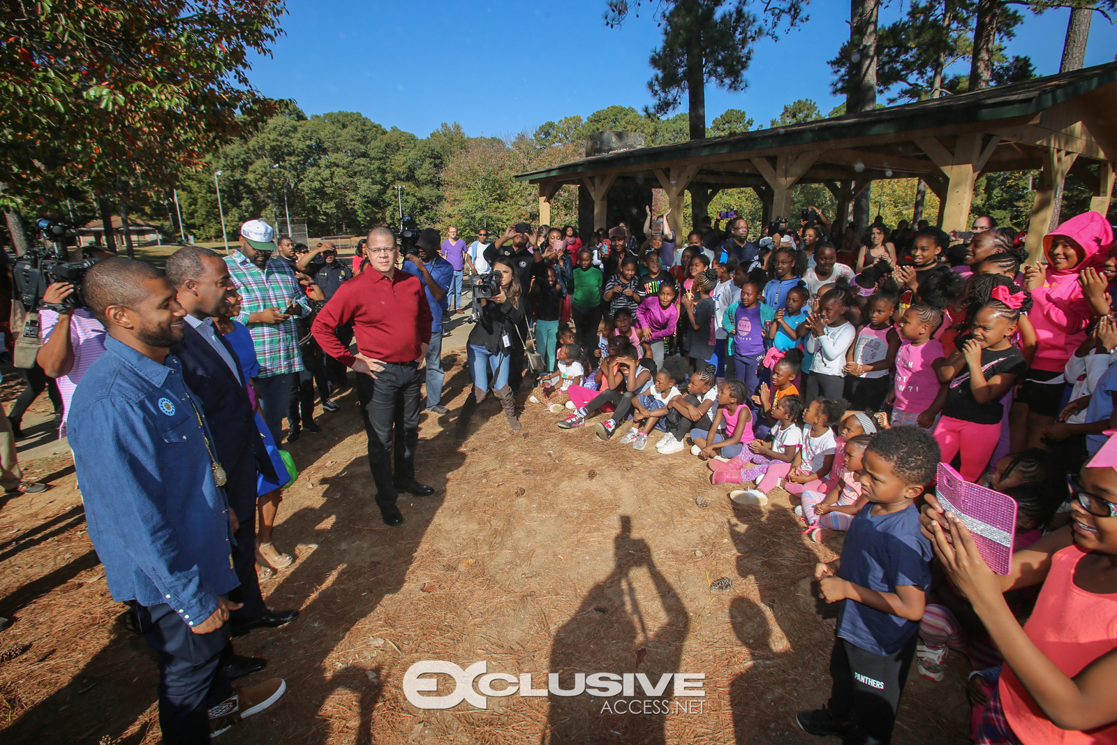 mayor-kasim-reed-and-usher-vote-in-fulton-county-photos-by-thaddaeus-mcadams-12-of-60