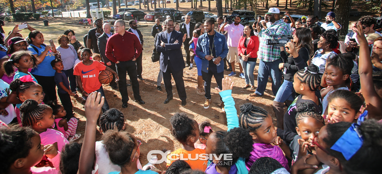 mayor-kasim-reed-and-usher-vote-in-fulton-county-photos-by-thaddaeus-mcadams-17-of-60