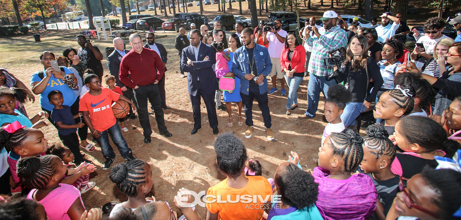 mayor-kasim-reed-and-usher-vote-in-fulton-county-photos-by-thaddaeus-mcadams-18-of-60