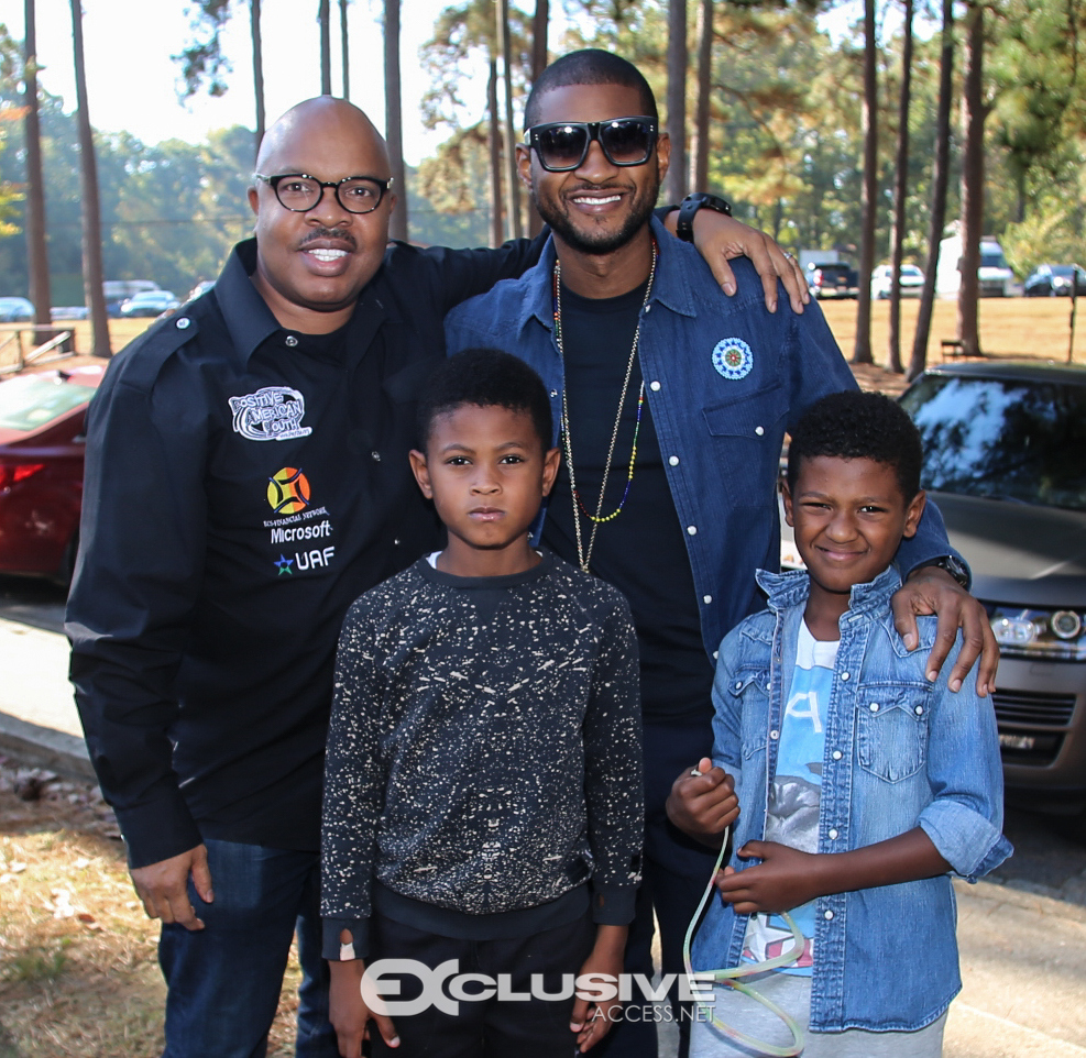 mayor-kasim-reed-and-usher-vote-in-fulton-county-photos-by-thaddaeus-mcadams-2-of-60