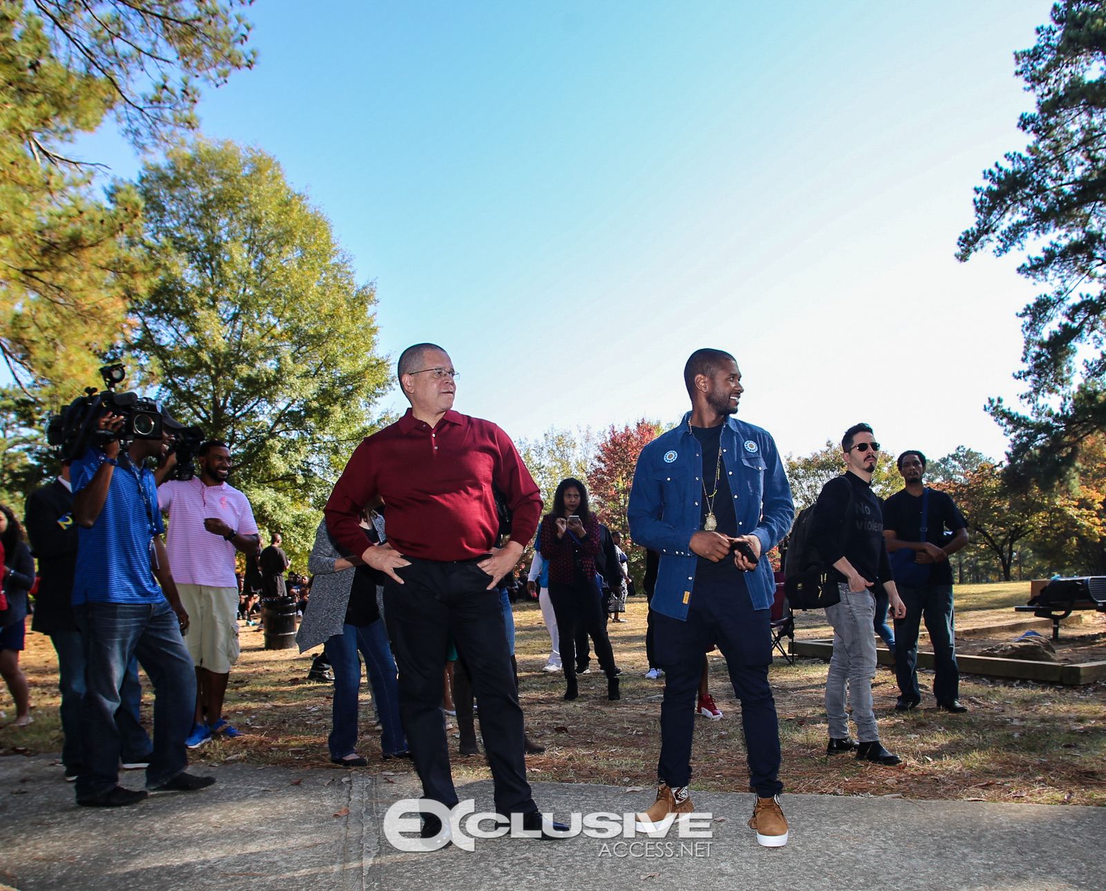 mayor-kasim-reed-and-usher-vote-in-fulton-county-photos-by-thaddaeus-mcadams-3-of-60