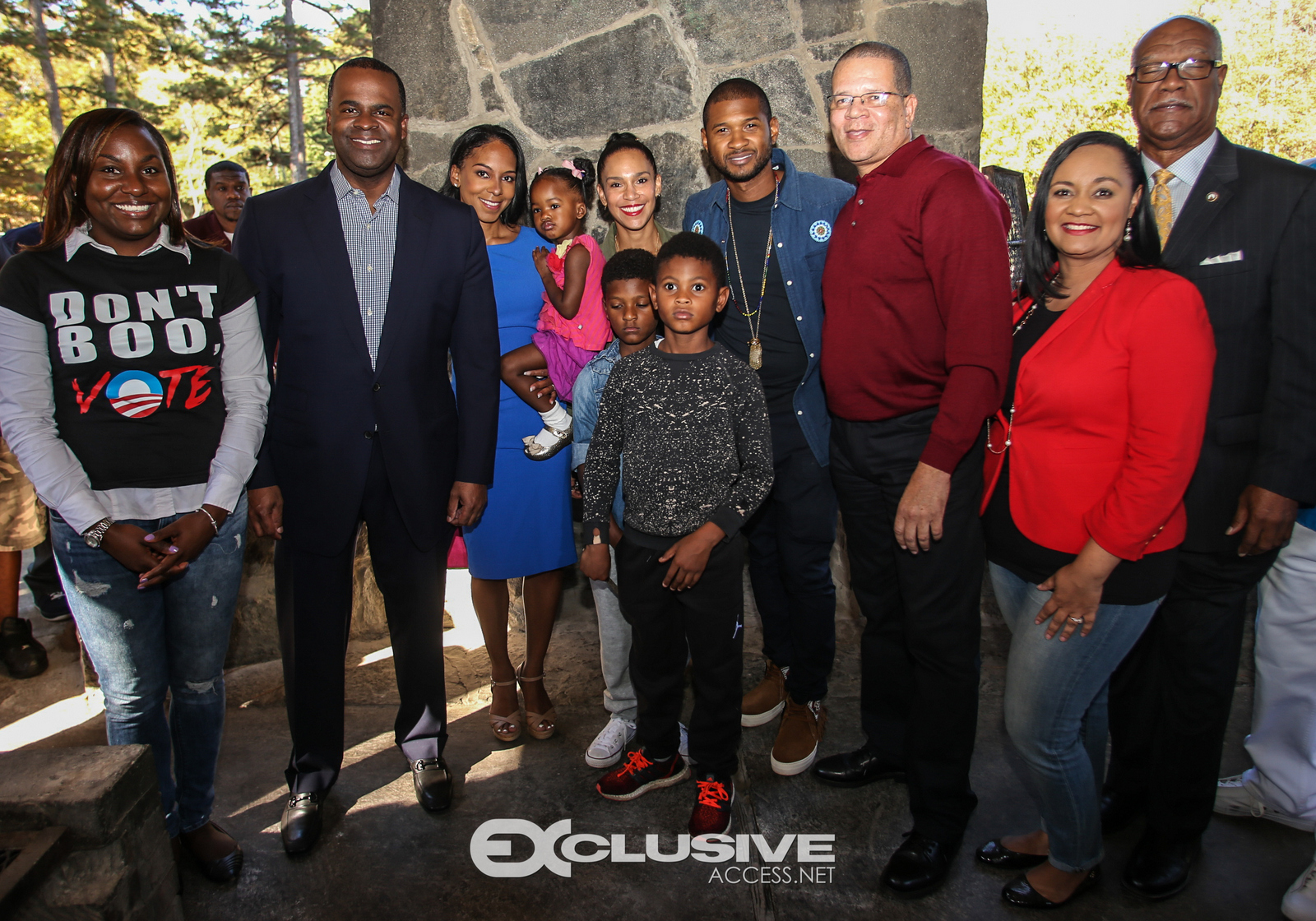 mayor-kasim-reed-and-usher-vote-in-fulton-county-photos-by-thaddaeus-mcadams-34-of-60