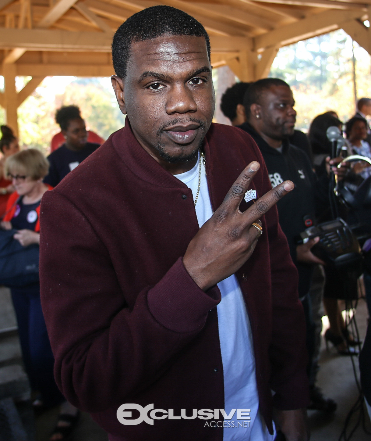 mayor-kasim-reed-and-usher-vote-in-fulton-county-photos-by-thaddaeus-mcadams-35-of-60