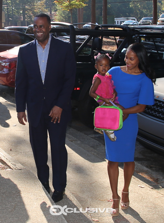 mayor-kasim-reed-and-usher-vote-in-fulton-county-photos-by-thaddaeus-mcadams-4-of-60