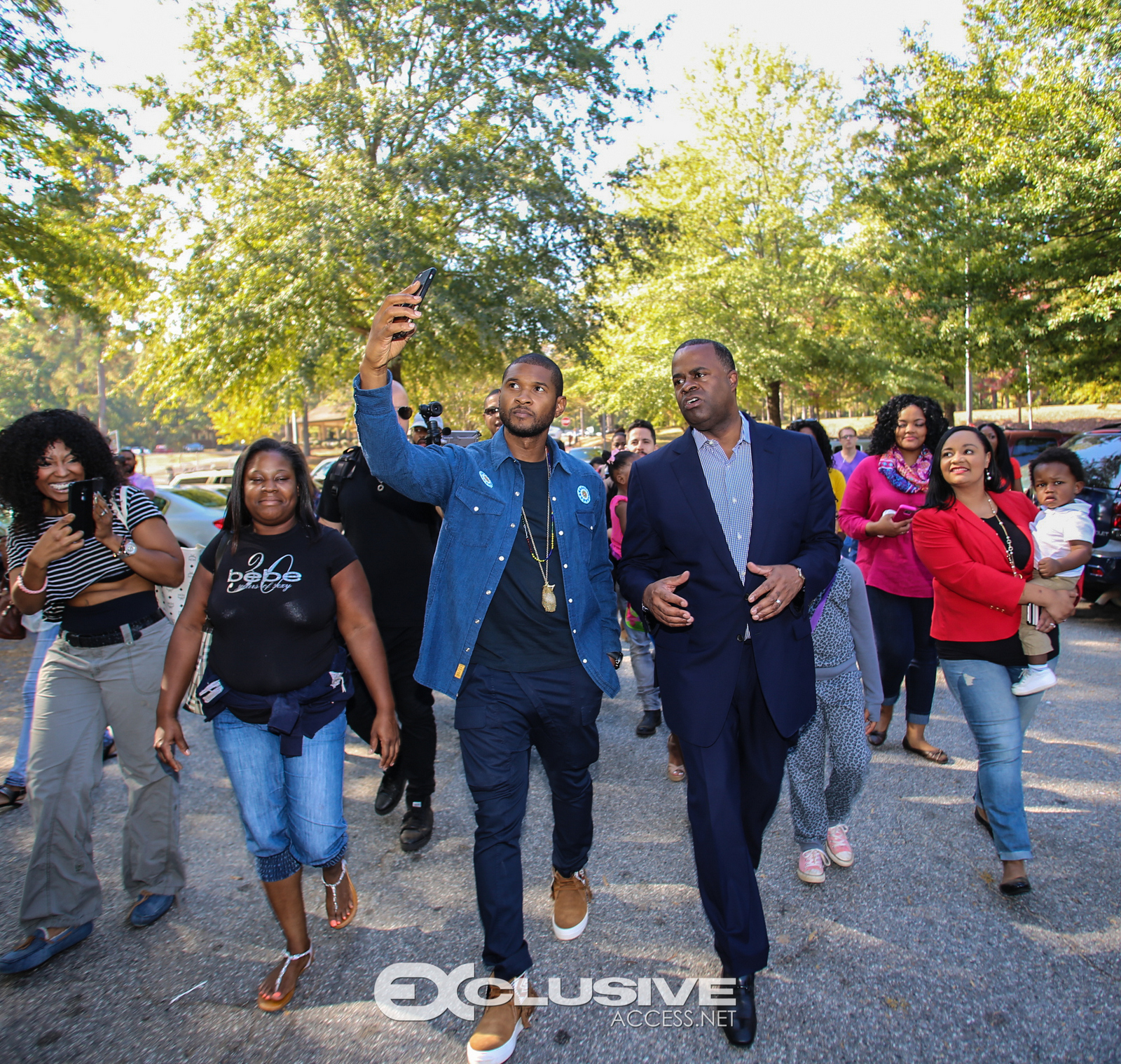 mayor-kasim-reed-and-usher-vote-in-fulton-county-photos-by-thaddaeus-mcadams-45-of-60