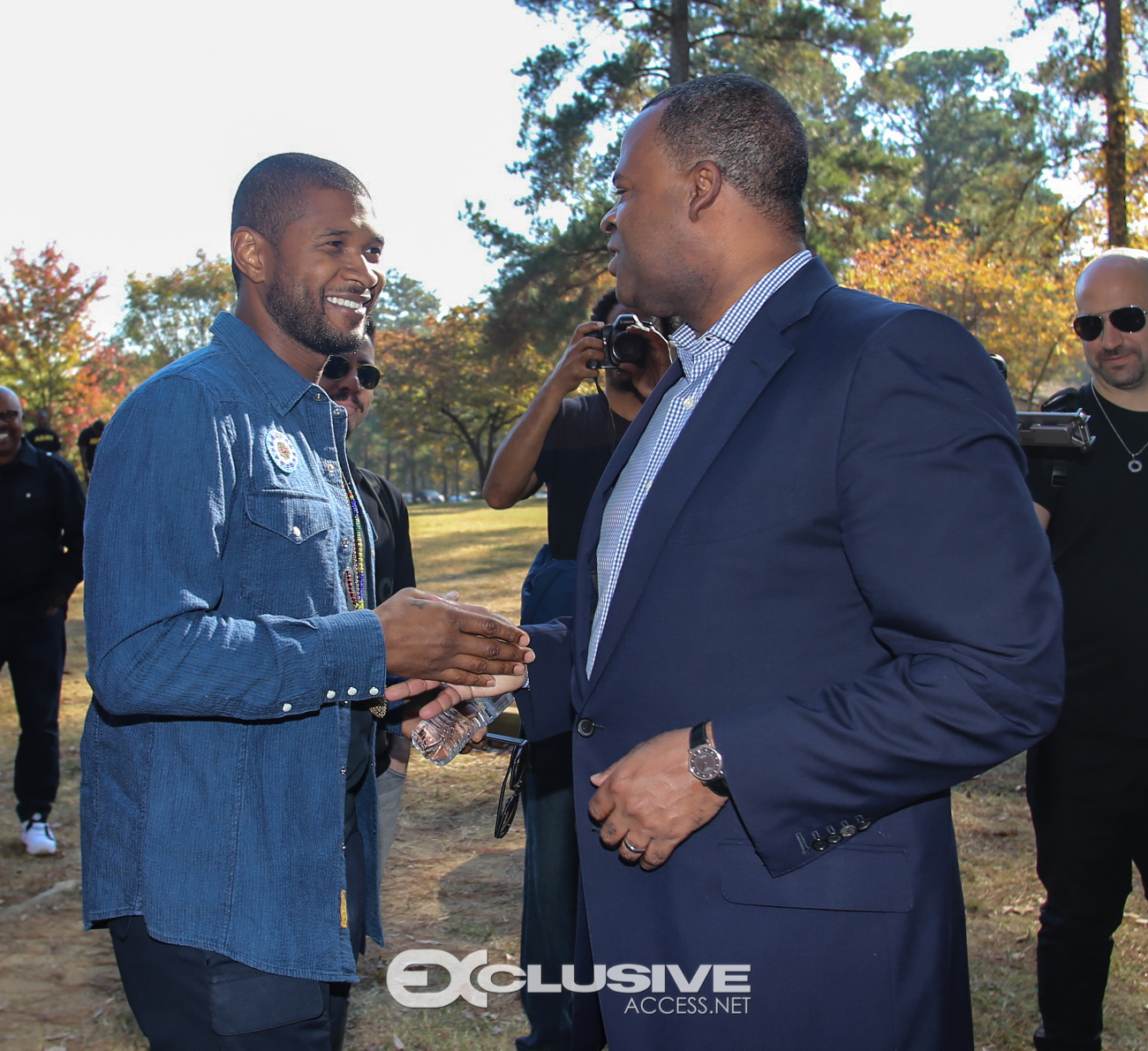 mayor-kasim-reed-and-usher-vote-in-fulton-county-photos-by-thaddaeus-mcadams-5-of-60