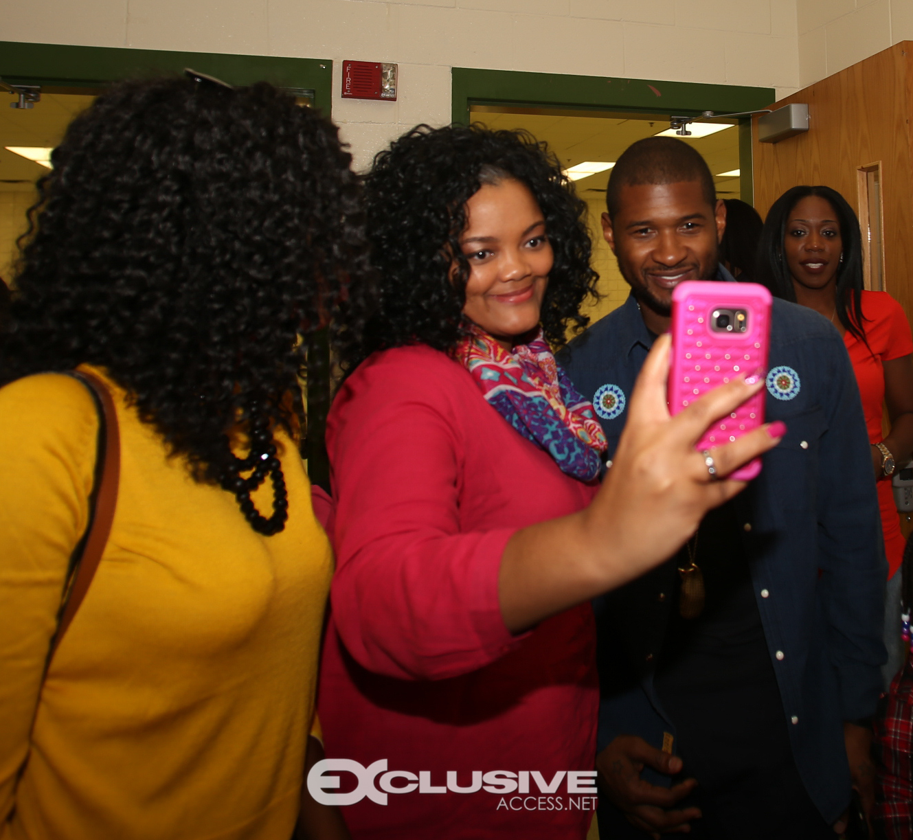 mayor-kasim-reed-and-usher-vote-in-fulton-county-photos-by-thaddaeus-mcadams-54-of-60