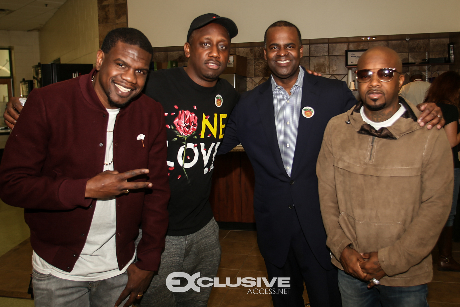 mayor-kasim-reed-and-usher-vote-in-fulton-county-photos-by-thaddaeus-mcadams-57-of-60