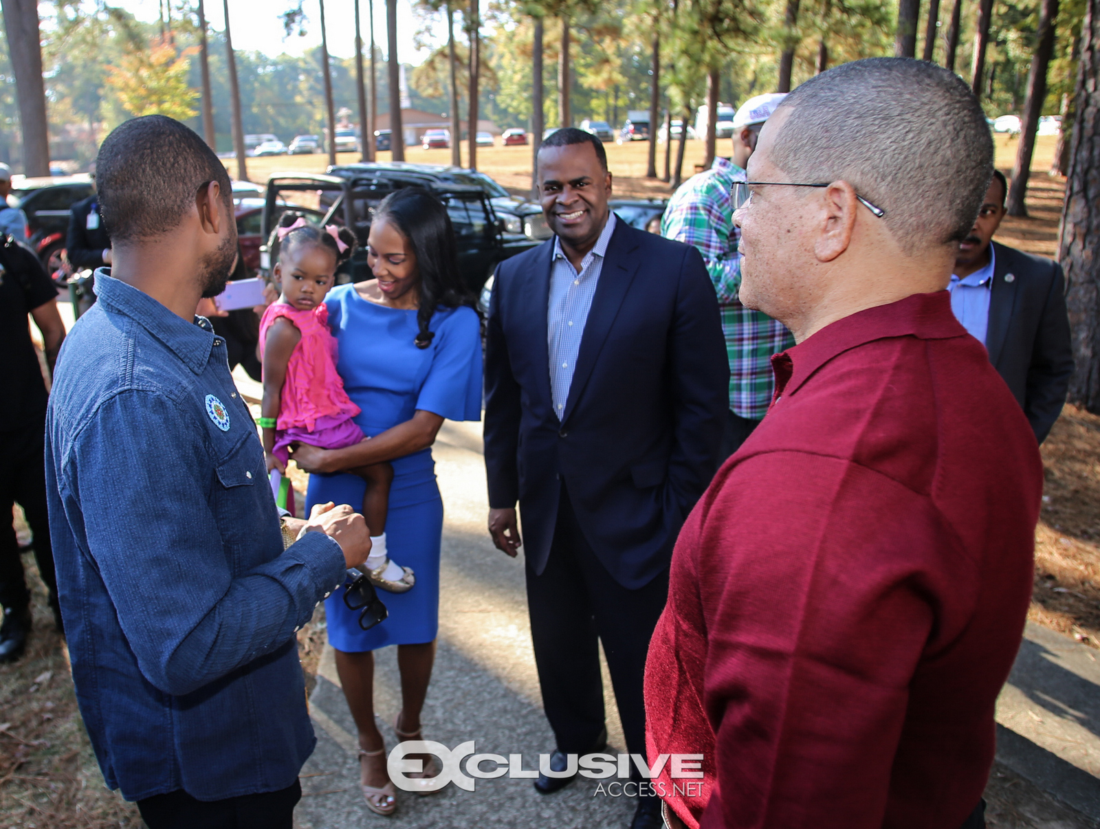 mayor-kasim-reed-and-usher-vote-in-fulton-county-photos-by-thaddaeus-mcadams-7-of-60