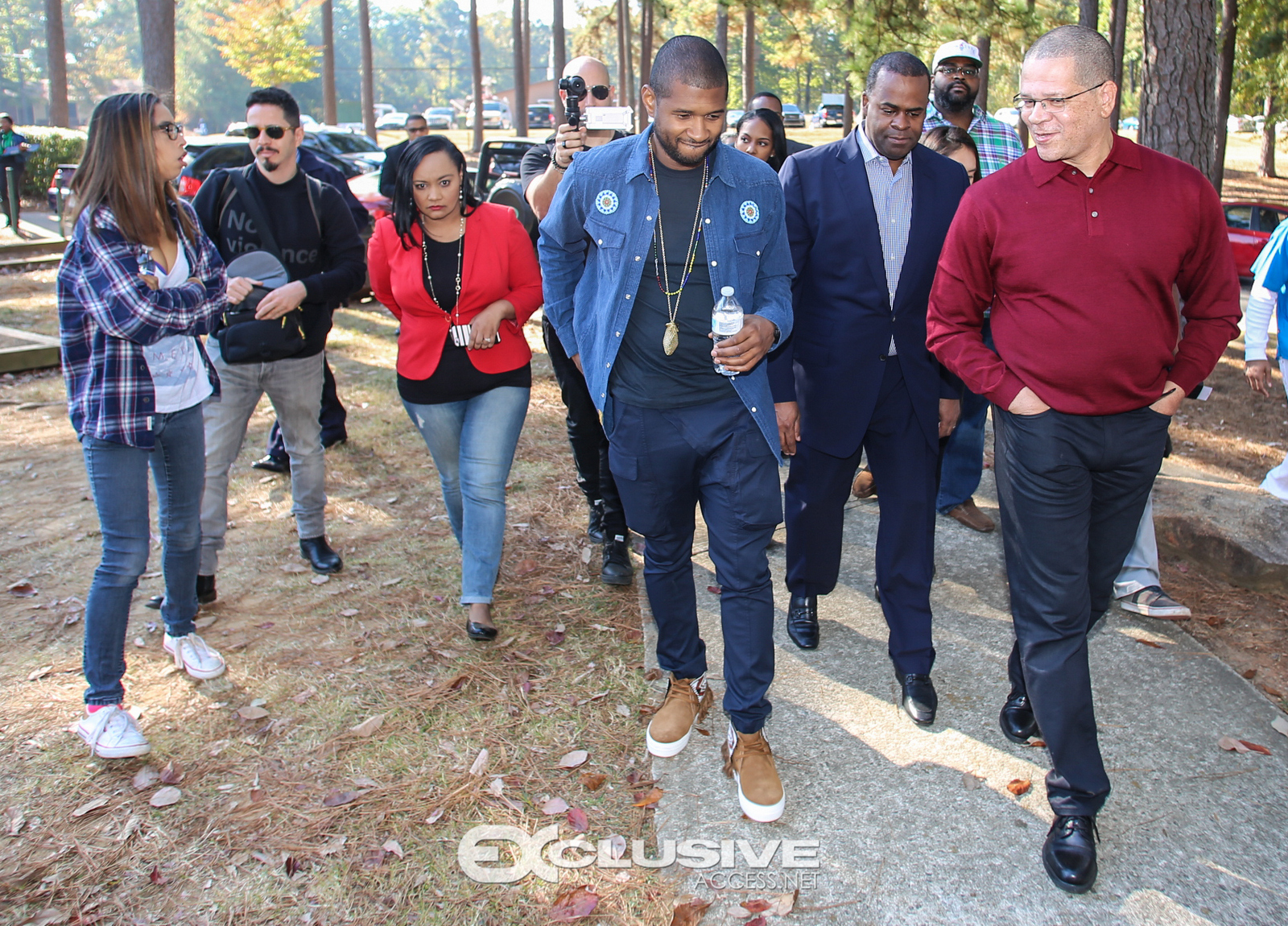 mayor-kasim-reed-and-usher-vote-in-fulton-county-photos-by-thaddaeus-mcadams-8-of-60