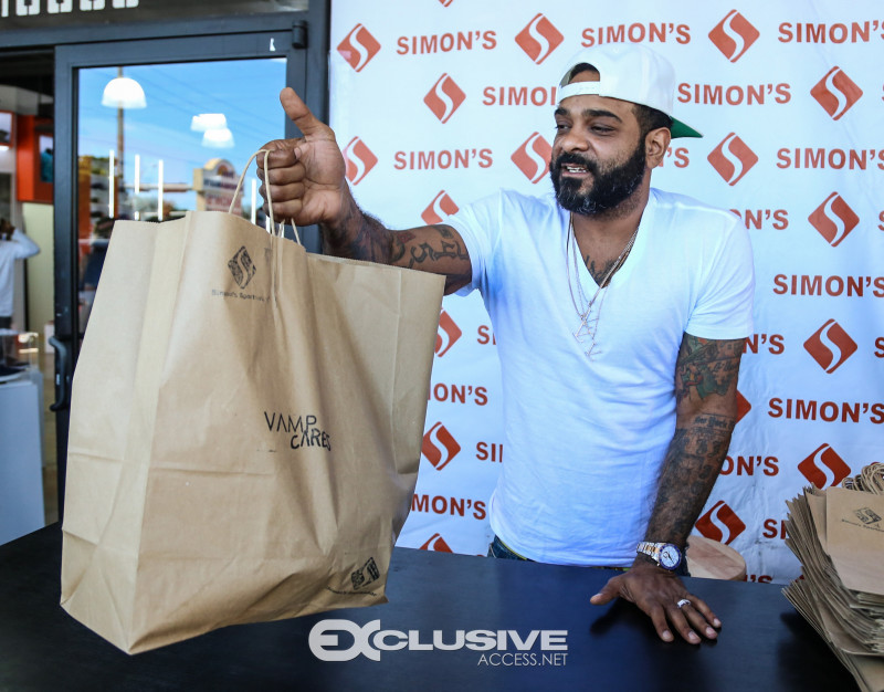 jim-jones-pulls-up-and-gives-out-over-150-turkeys-in-the-hood-photos-by-thaddaeus-mcadams-exclusiveaccess-net-1-of-28