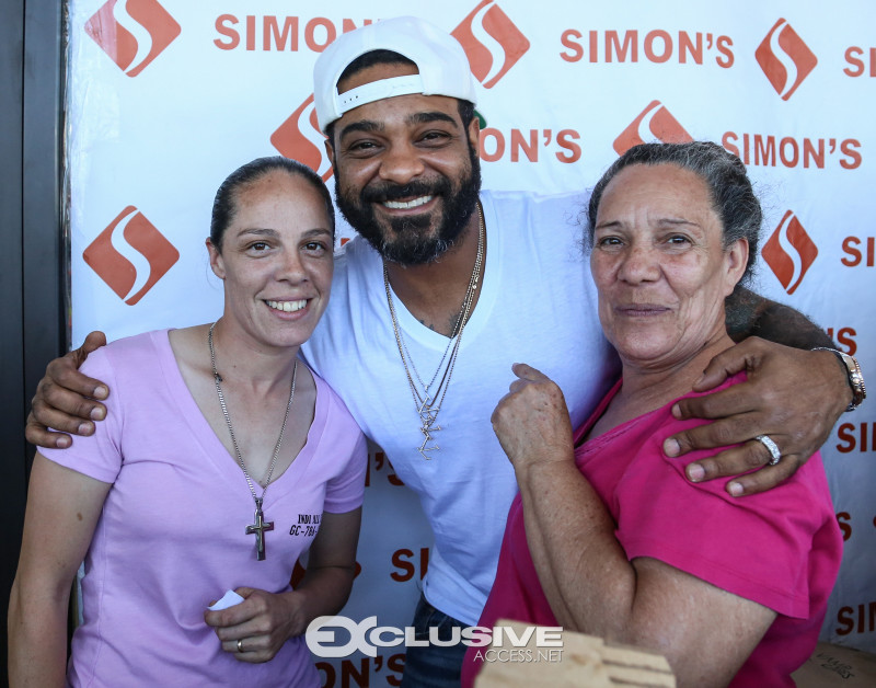 jim-jones-pulls-up-and-gives-out-over-150-turkeys-in-the-hood-photos-by-thaddaeus-mcadams-exclusiveaccess-net-20-of-28