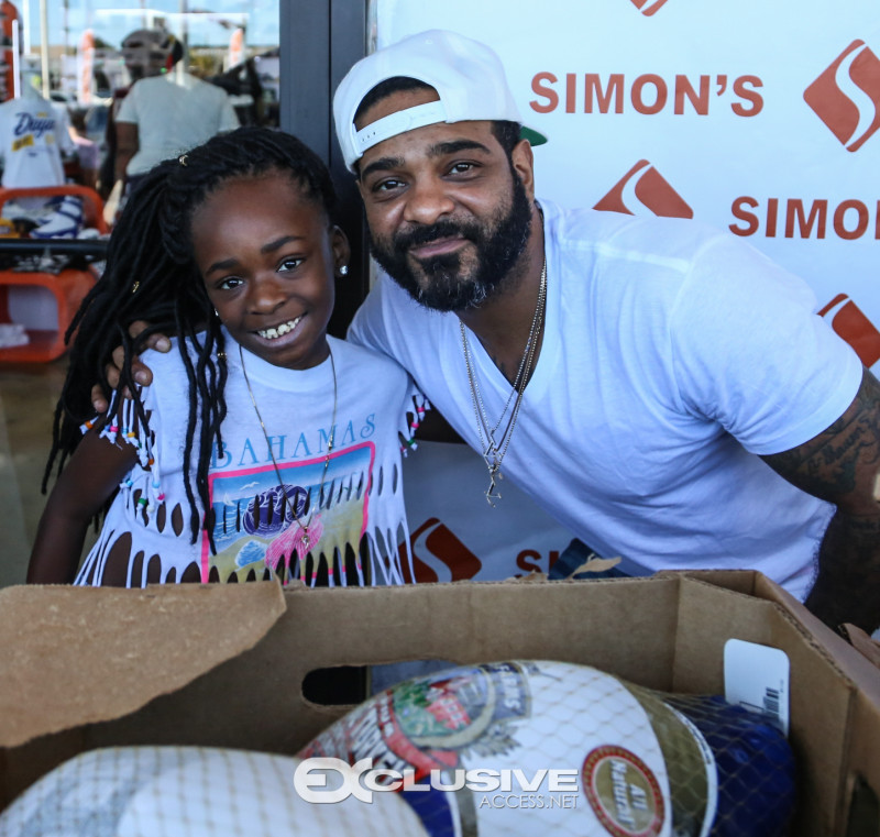 jim-jones-pulls-up-and-gives-out-over-150-turkeys-in-the-hood-photos-by-thaddaeus-mcadams-exclusiveaccess-net-21-of-28