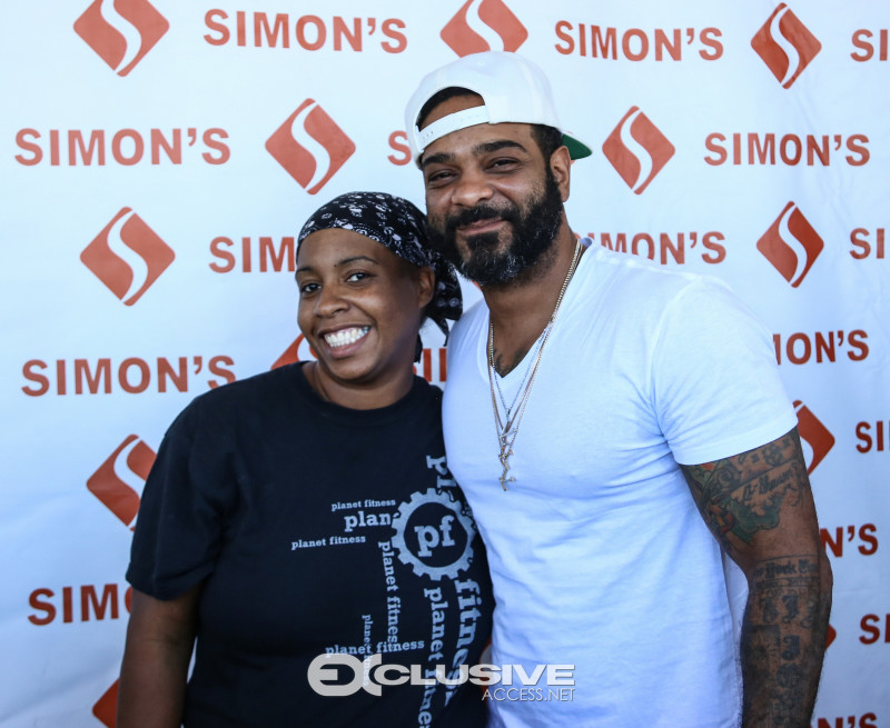 jim-jones-pulls-up-and-gives-out-over-150-turkeys-in-the-hood-photos-by-thaddaeus-mcadams-exclusiveaccess-net-3-of-28