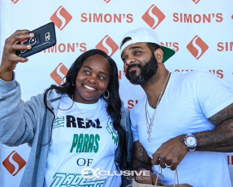 jim-jones-pulls-up-and-gives-out-over-150-turkeys-in-the-hood-photos-by-thaddaeus-mcadams-exclusiveaccess-net-4-of-28
