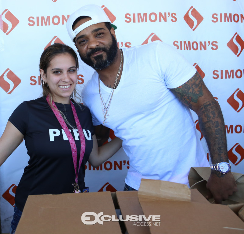 jim-jones-pulls-up-and-gives-out-over-150-turkeys-in-the-hood-photos-by-thaddaeus-mcadams-exclusiveaccess-net-5-of-28