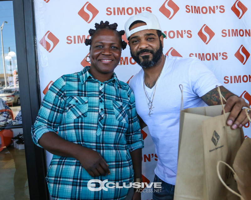 jim-jones-pulls-up-and-gives-out-over-150-turkeys-in-the-hood-photos-by-thaddaeus-mcadams-exclusiveaccess-net-7-of-28