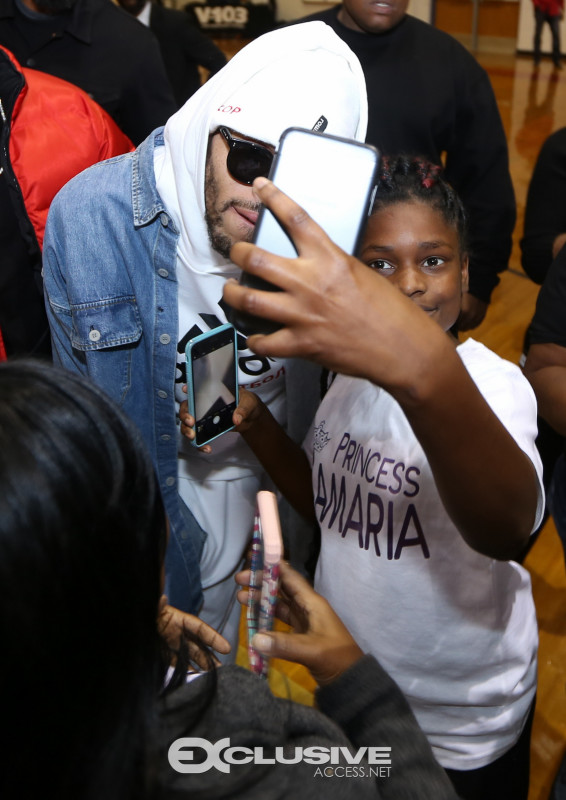 Chris Brown Surprises Columbia Middle School photos by Thaddaeus McAdams (26 of 34)