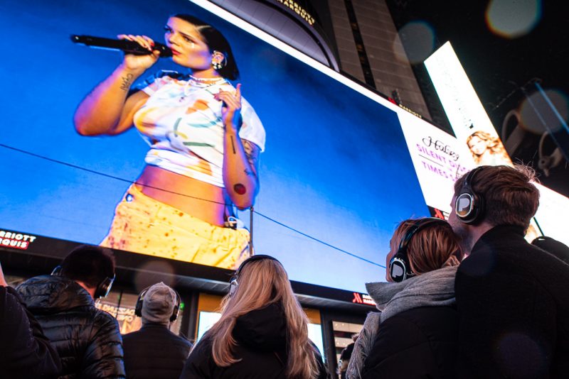Halsey TImes Square silent disco2