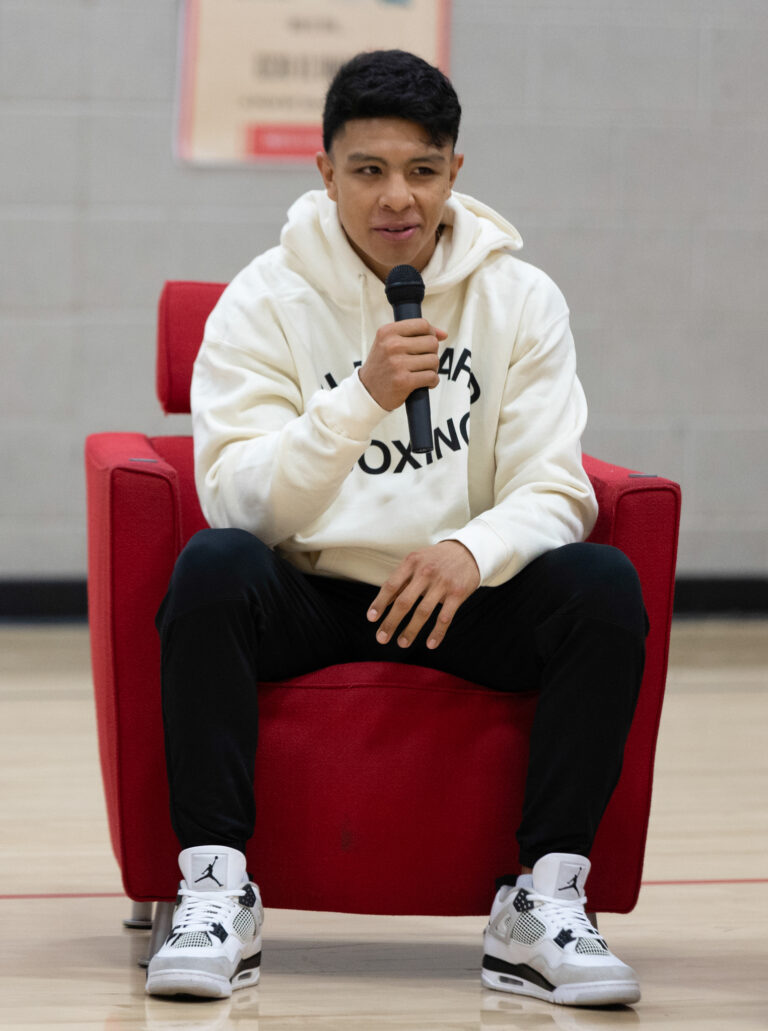 GOLDEN BOY  fighters visit The  BOYS AND GIRLS CLUB of Phoenix,