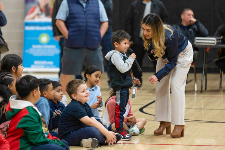 GOLDEN BOY  fighters visit The  BOYS AND GIRLS CLUB of Phoenix,