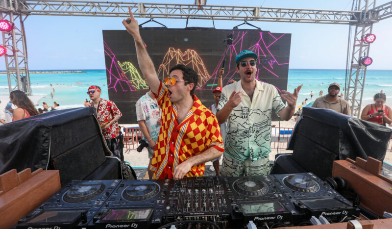 Two Friends live from Spring Break at Mandala Beach by Student City. (photos by Thaddaeus McAdams _ Exclusive-111