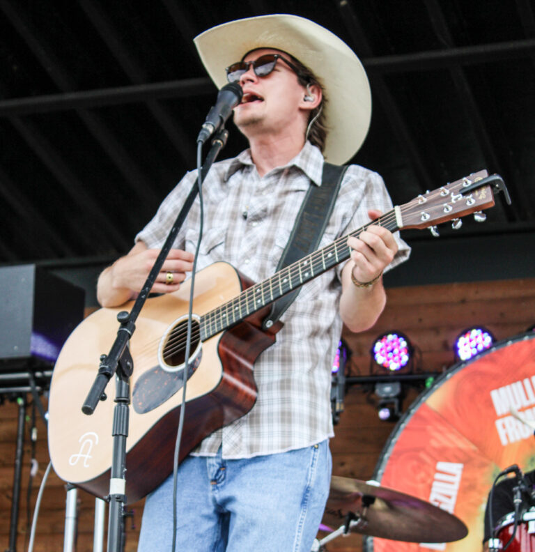 Dustin Lynch and Friends Live from Shady Gators ( Photos by Cayla Henson _ ExclusiveAccess