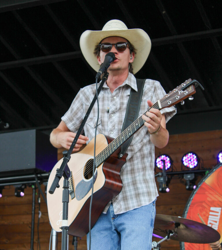 Dustin Lynch and Friends Live from Shady Gators ( Photos by Cayla Henson _ ExclusiveAccess