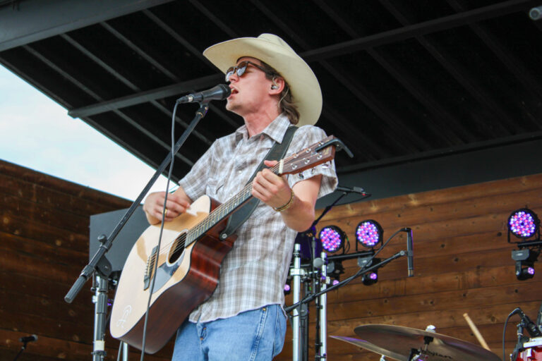 Dustin Lynch and Friends Live from Shady Gators ( Photos by Cayla Henson _ ExclusiveAccess