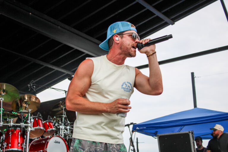 Dustin Lynch and Friends Live from Shady Gators