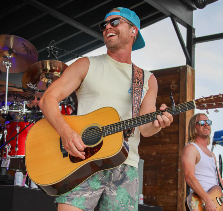 Dustin Lynch and Friends Live from Shady Gators