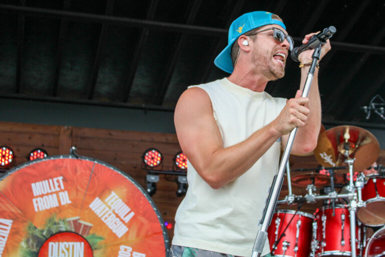 Dustin Lynch and Friends Live from Shady Gators