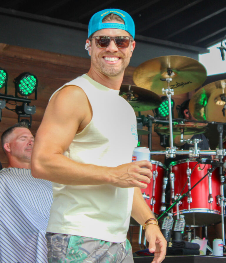 Dustin Lynch and Friends Live from Shady Gators