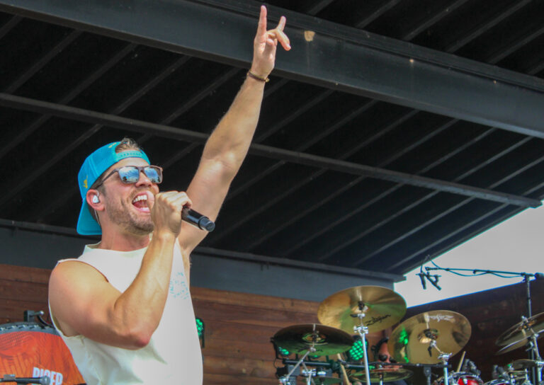 Dustin Lynch and Friends Live from Shady Gators