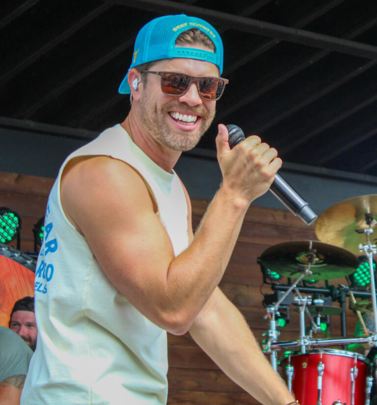 Dustin Lynch and Friends Live from Shady Gators